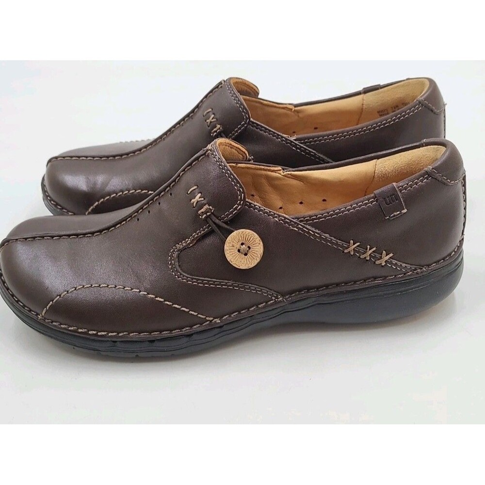 Clarks Unstructured Un.loop Womens Leather Slip-On Button accent Sz 8 Brown